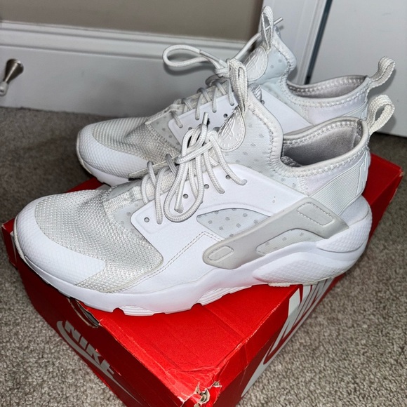 Nike Huarache Run White Sneakers - Picture 3 of 10